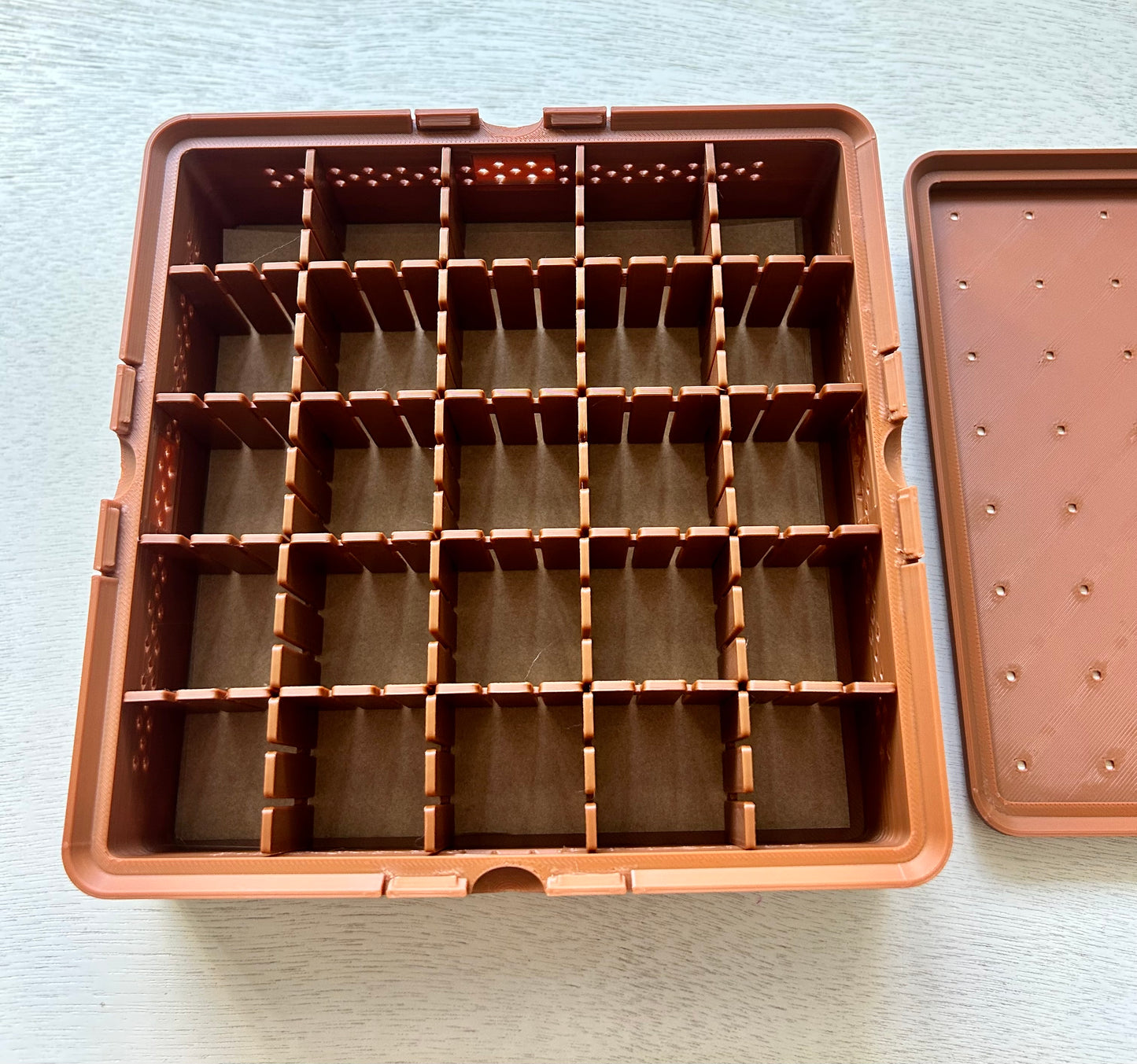Superworm Pupation Station (25 slots) Easy Isolation System
